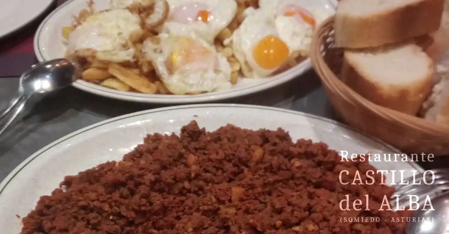 Platos de matanza, sabor y tradición asturiana en el Restaurante Castillo del Alba