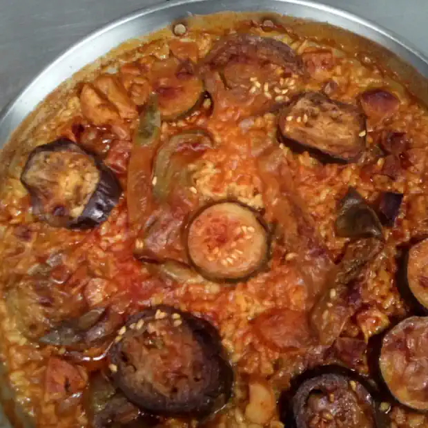 Los platos sin carne acompañan a las recetas más tradicionales en el Restaurante Castillo del Alba